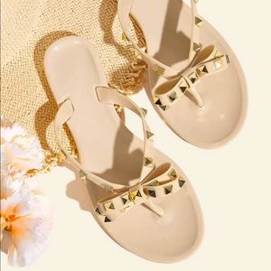 Studded sandals nude